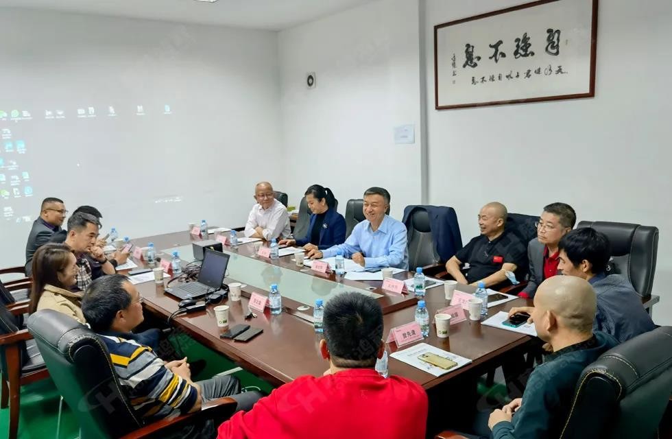 歡迎廣西塑料行業(yè)協(xié)會一行蒞臨桂林鴻程礦山機械廠參觀指導(dǎo)！