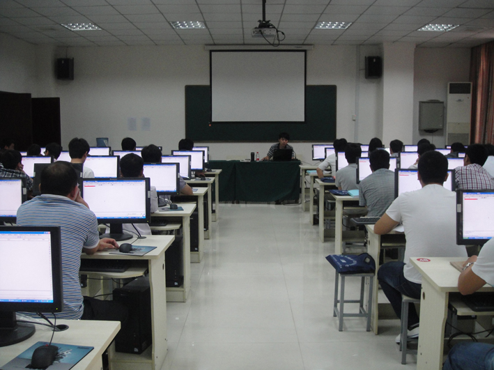 鄭煤2012學員們認真聽課.JPG